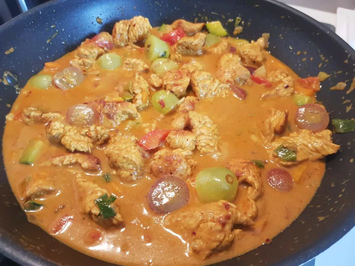 Rezept: Puten-Curry scharf, mit Trauben Bild Nr. 3 Puten-Curry scharf, mit Trauben - Rezept - Bild Nr. 3