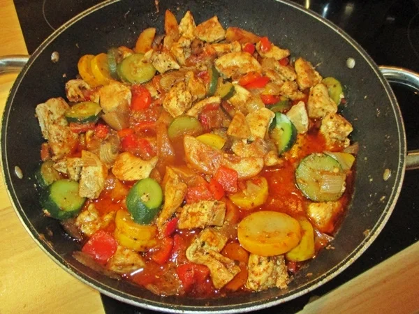 Hähnchen-Gemüsepfanne mediterran - Rezept - Bild Nr. 3