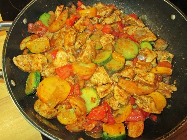 Hähnchen-Gemüsepfanne mediterran - Rezept - Bild Nr. 4