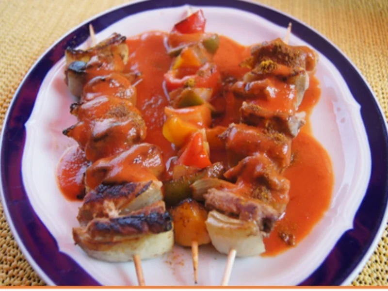 Schweinefiletspieße und Paprikaspieße mit pikanter Sauce - Rezept - Bild Nr. 2