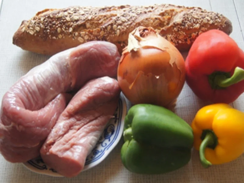 Schweinefiletspieße und Paprikaspieße mit pikanter Sauce - Rezept - Bild Nr. 3