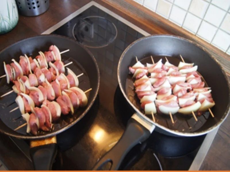 Schweinefiletspieße und Paprikaspieße mit pikanter Sauce - Rezept - Bild Nr. 8