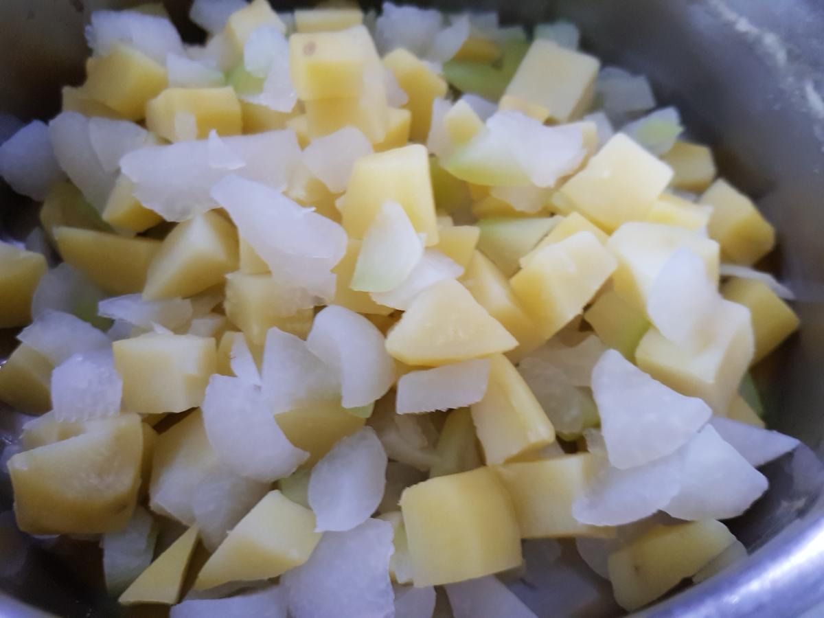 Kohlrabi gefüllt mir Parmesan-Kruste, Tomatensoße und Kartoffel-Kohlrabi-Taler - Rezept - Bild Nr. 11298