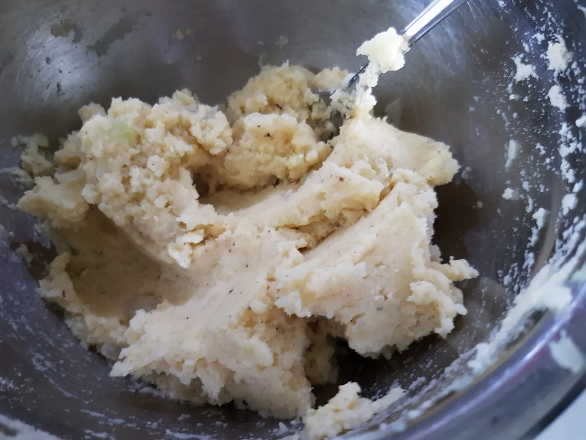 Kohlrabi gefüllt mir Parmesan-Kruste, Tomatensoße und Kartoffel-Kohlrabi-Taler - Rezept - Bild Nr. 11300