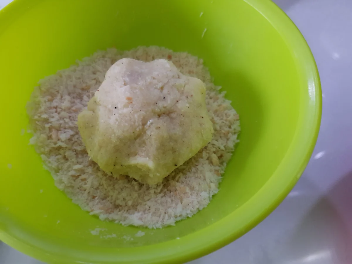 Kohlrabi gefüllt mir Parmesan-Kruste, Tomatensoße und Kartoffel-Kohlrabi-Taler - Rezept - Bild Nr. 11302