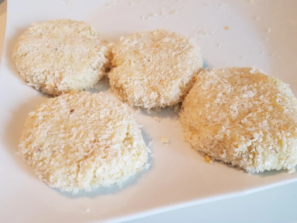 Kohlrabi gefüllt mir Parmesan-Kruste, Tomatensoße und Kartoffel-Kohlrabi-Taler - Rezept - Bild Nr. 11309