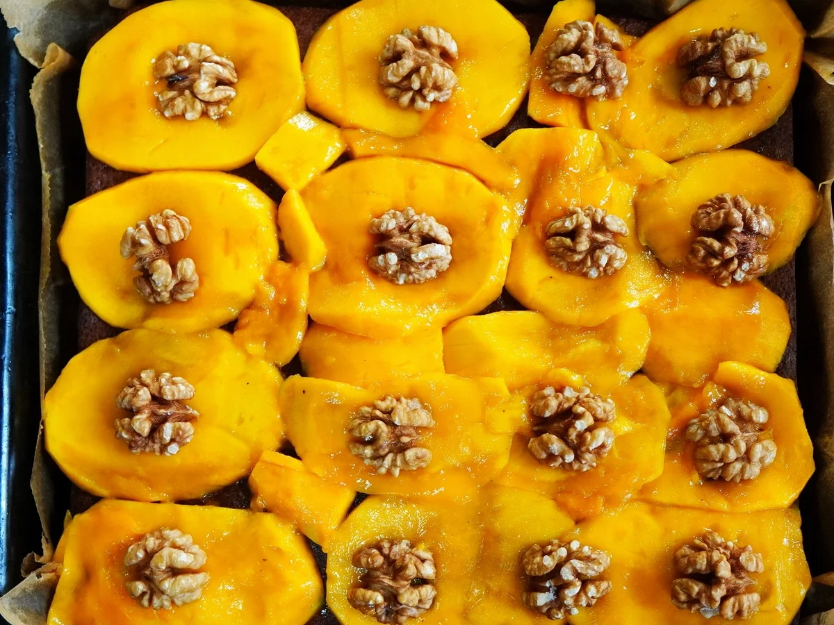 Rezept: Walnusskuchen mit Schokoboden und Mangobelag Bild Nr. 2 Walnusskuchen mit Schokoboden und Mangobelag - Rezept - Bild Nr. 2