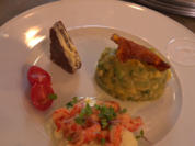 Avocado-Mango-Tatar mit Flusskrebsen auf Wasabischaum und Knusperkrönchen - Rezept - Bild Nr. 2