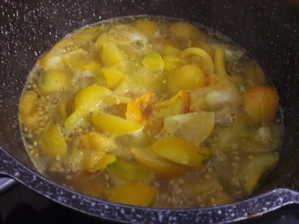 Gelbes Tomatensüppchen mit frittiertem Basilikum - Rezept - Bild Nr. 10