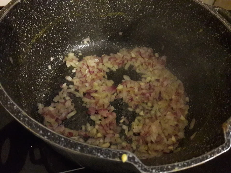 Gelbes Tomatensüppchen mit frittiertem Basilikum - Rezept - Bild Nr. 8