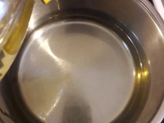 Gelbes Tomatensüppchen mit frittiertem Basilikum - Rezept - Bild Nr. 18