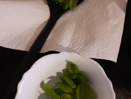 Gelbes Tomatensüppchen mit frittiertem Basilikum - Rezept - Bild Nr. 19