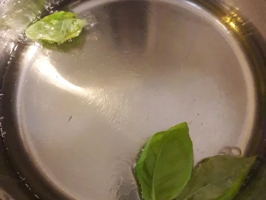 Gelbes Tomatensüppchen mit frittiertem Basilikum - Rezept - Bild Nr. 22