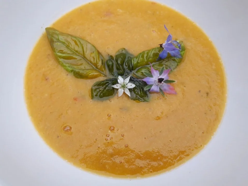 Gelbes Tomatensüppchen mit frittiertem Basilikum - Rezept - Bild Nr. 29