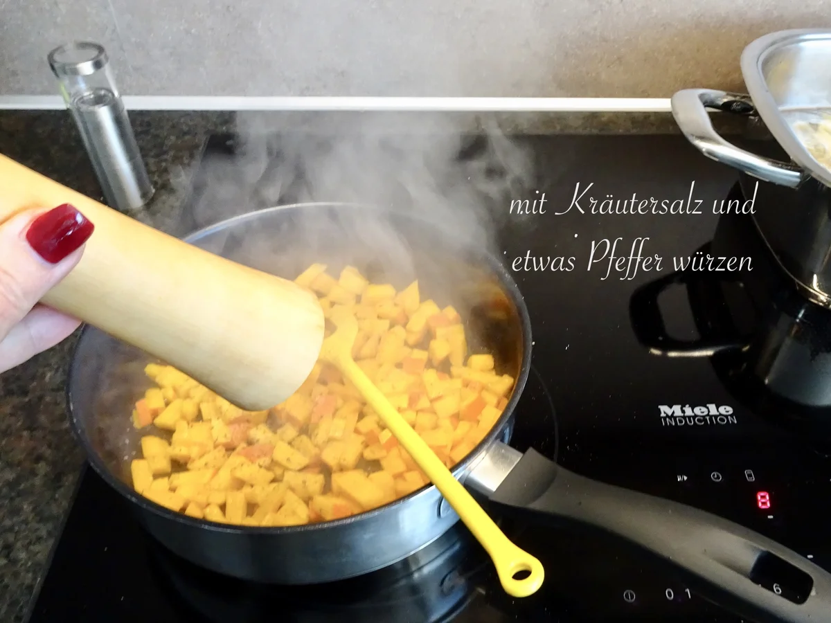 Rezept: Pappardelle in cremiger Kürbissauce mit zartem Käsetouch Bild Nr. 5 Pappardelle in cremiger Kürbissauce mit zartem Käsetouch - Rezept - Bild Nr. 5