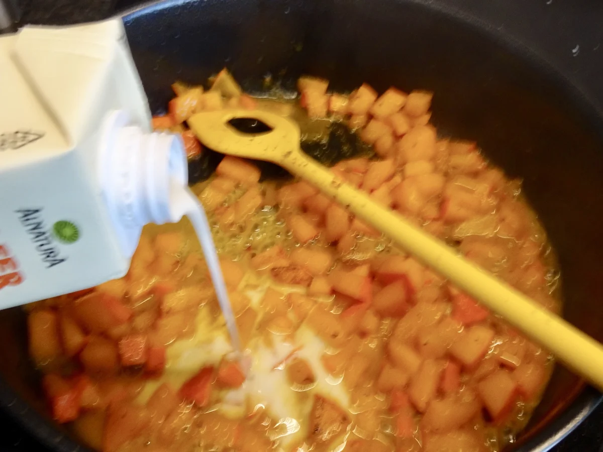 Rezept: Pappardelle in cremiger Kürbissauce mit zartem Käsetouch Bild Nr. 7 Pappardelle in cremiger Kürbissauce mit zartem Käsetouch - Rezept - Bild Nr. 7