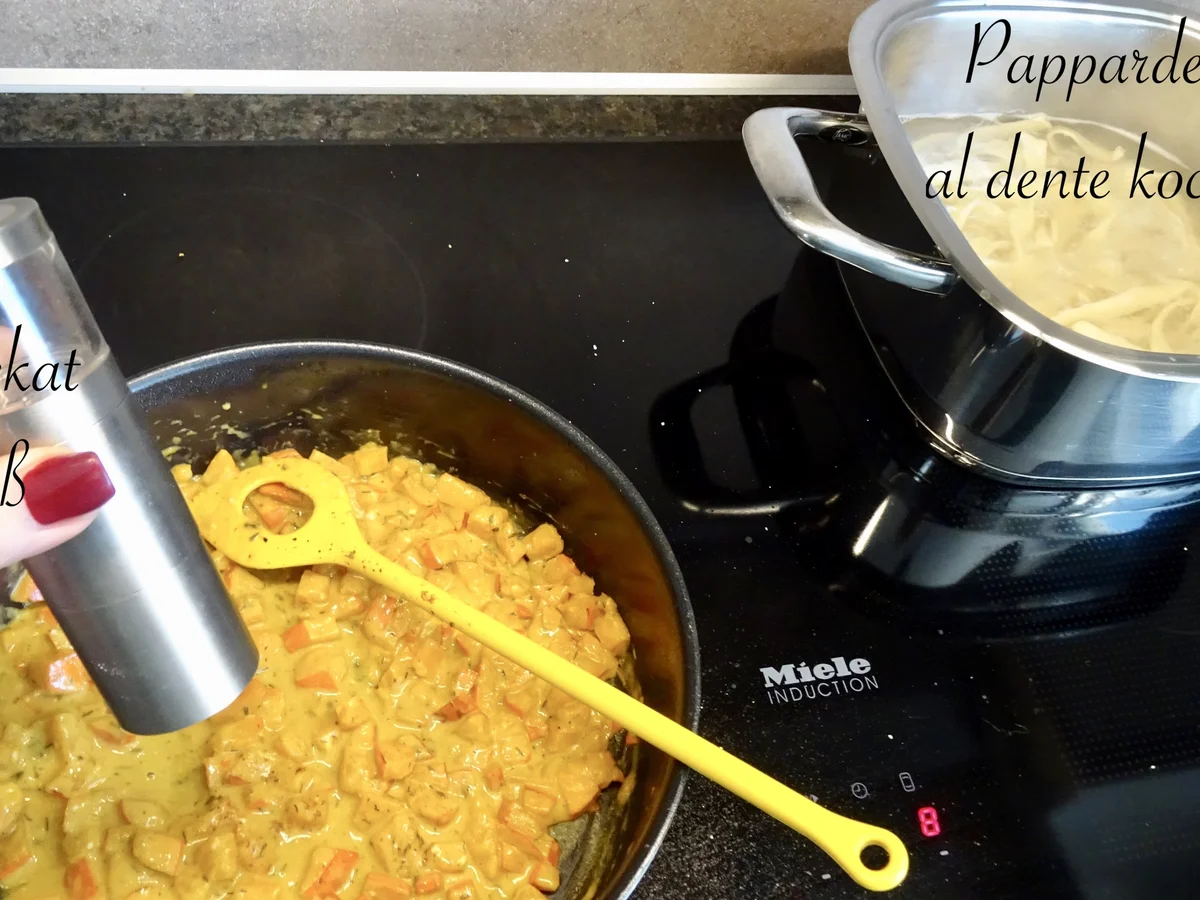 Rezept: Pappardelle in cremiger Kürbissauce mit zartem Käsetouch Bild Nr. 8 Pappardelle in cremiger Kürbissauce mit zartem Käsetouch - Rezept - Bild Nr. 8