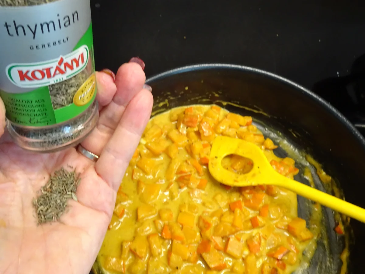 Rezept: Pappardelle in cremiger Kürbissauce mit zartem Käsetouch Bild Nr. 10 Pappardelle in cremiger Kürbissauce mit zartem Käsetouch - Rezept - Bild Nr. 10