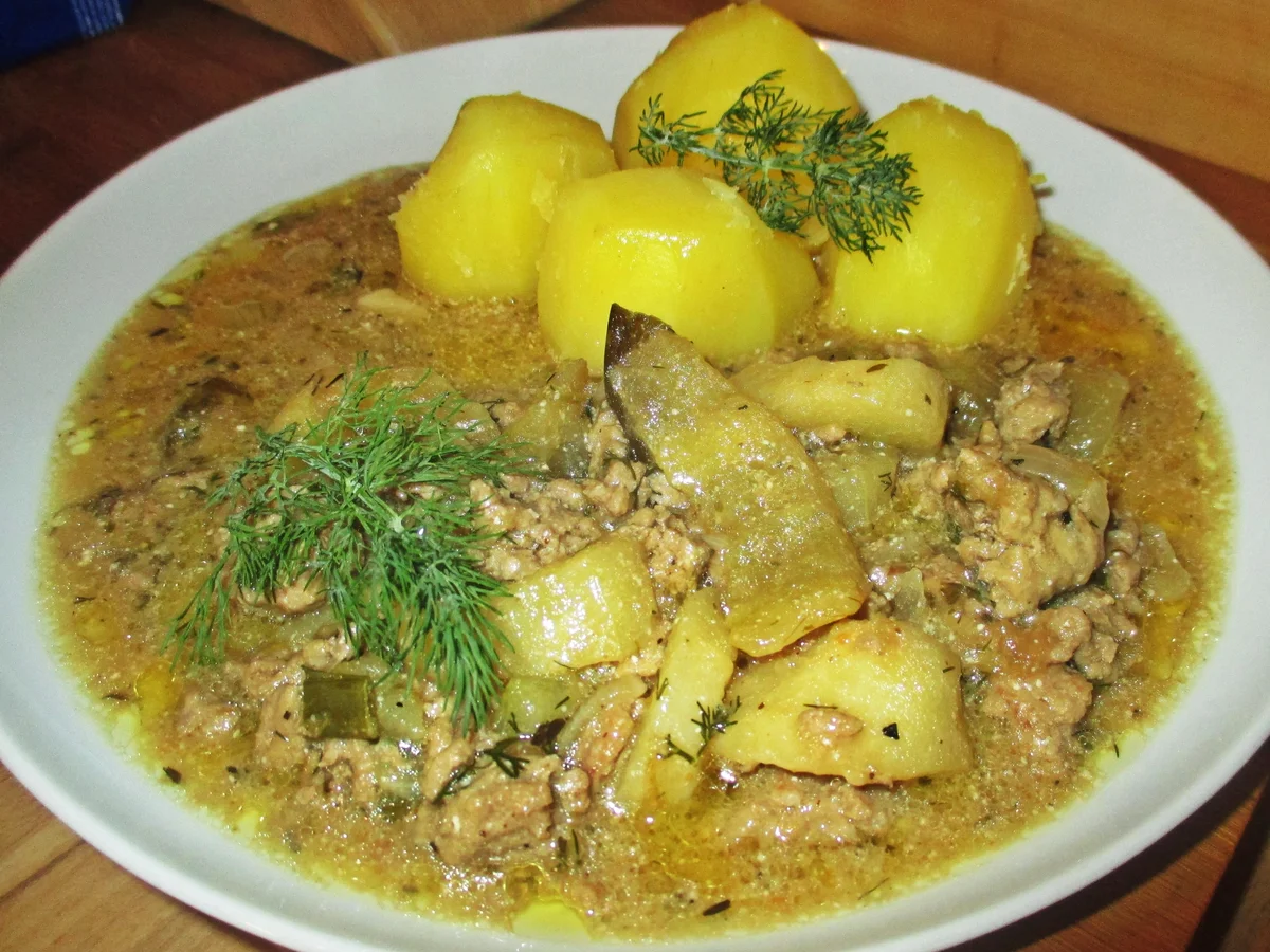 Rezept: Schmorgurken mit Hackfleisch Bild Nr. 2 Schmorgurken mit Hackfleisch - Rezept - Bild Nr. 2