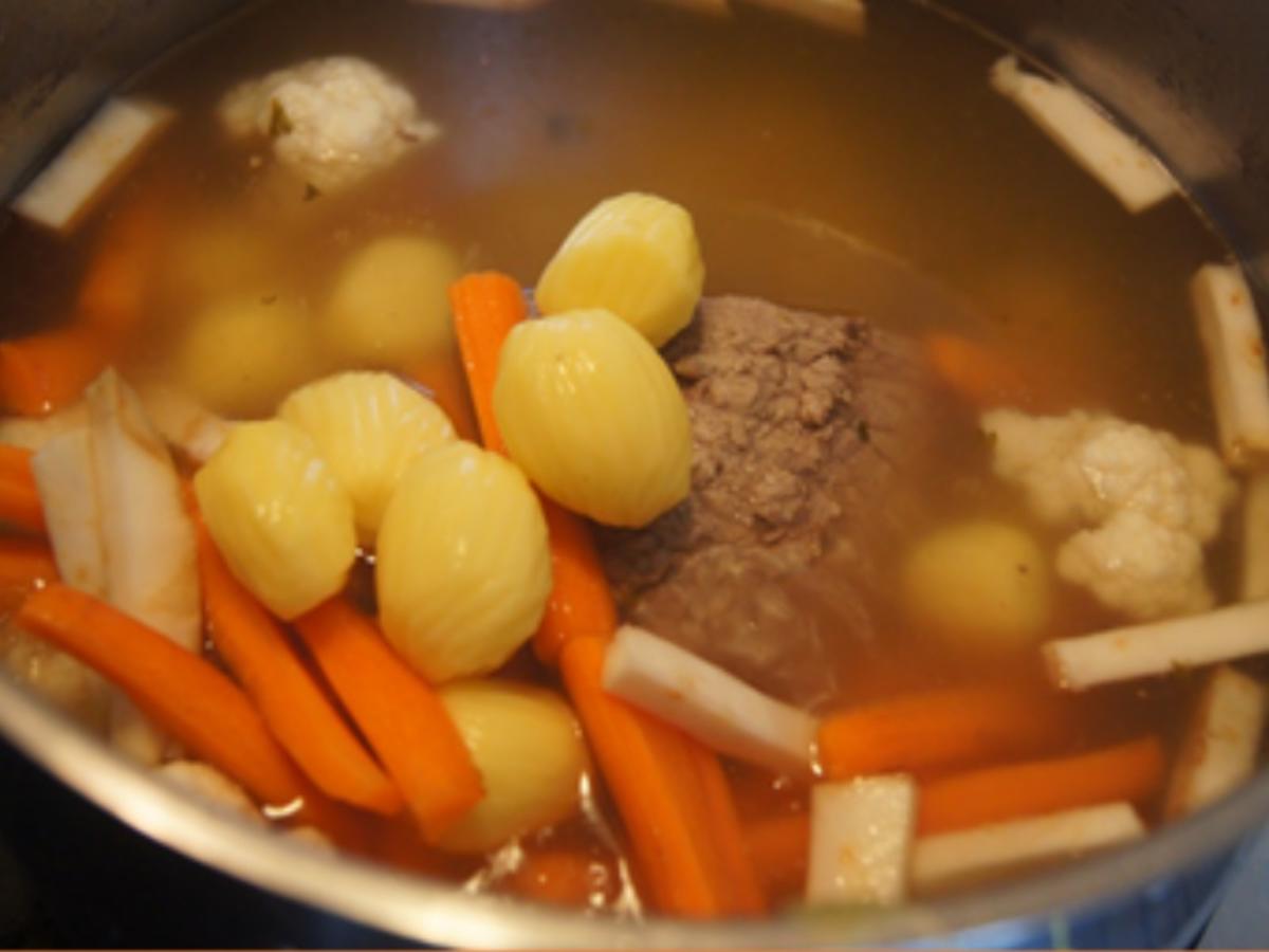 Tafelspitz mit Bouillongemüse und Meerrettichsauce Rezept kochbar de