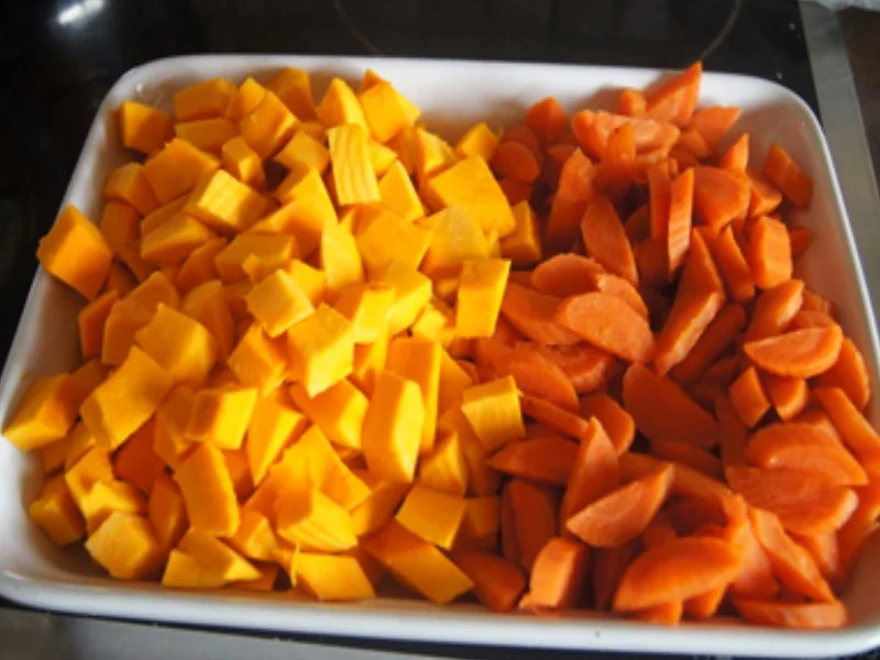 Kürbis-Möhren-Cremesuppe mit herzhafter Einlage - Rezept - Bild Nr. 6