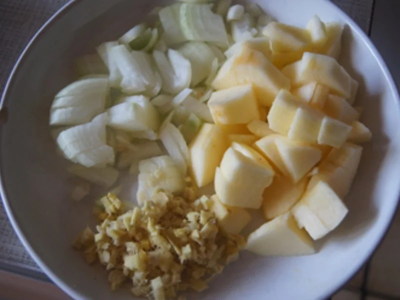 Kürbis-Möhren-Cremesuppe mit herzhafter Einlage - Rezept - Bild Nr. 7