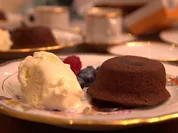 Zartbitteres Lavaküchlein an kalter Vanille - Rezept - Bild Nr. 2