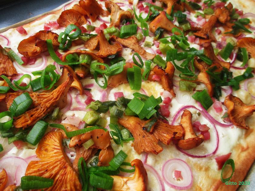 Flammkuchen mit Pfifferlingen - schnell & einfach - von Gitto Flammkuchen mit Pfifferlingen - schnell & einfach - von Gitto