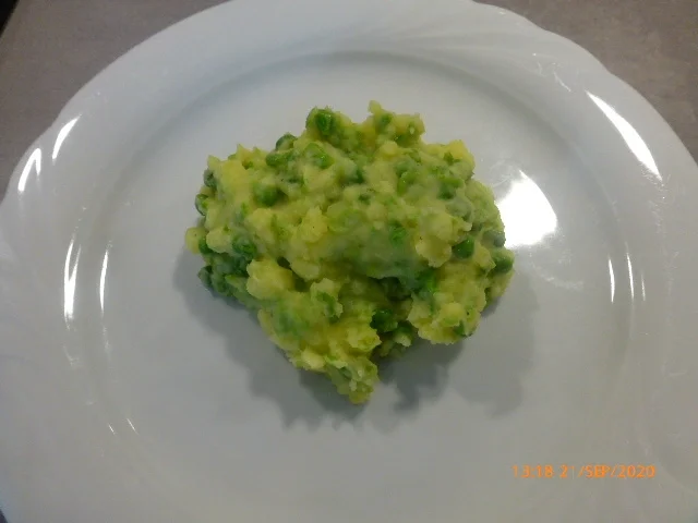 Lachsschnitte mit Pancetta und Kartoffel-Erbsen-Stampf - Rezept - Bild Nr. 6