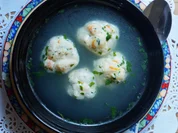 Klare Suppe mit Garnelenbällchen --  Bakso udang Sanur Beach - Rezept - Bild Nr. 2