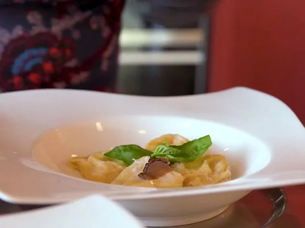 Trüffel-Tortelloni mit Ziegenfrischkäse-Füllung - Rezept - Bild Nr. 2