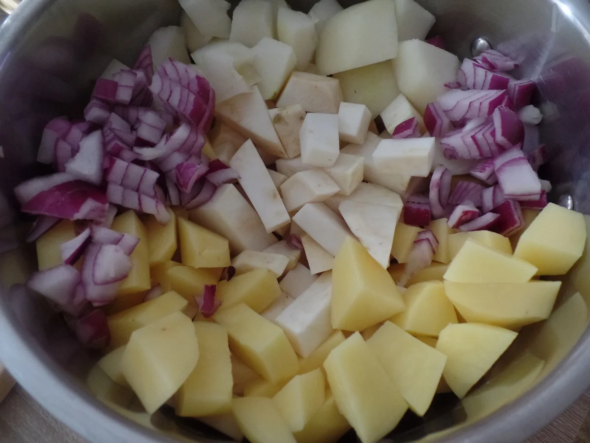 Selleriesuppe mit Birnen und Gorgonzola - Rezept - Bild Nr. 11391