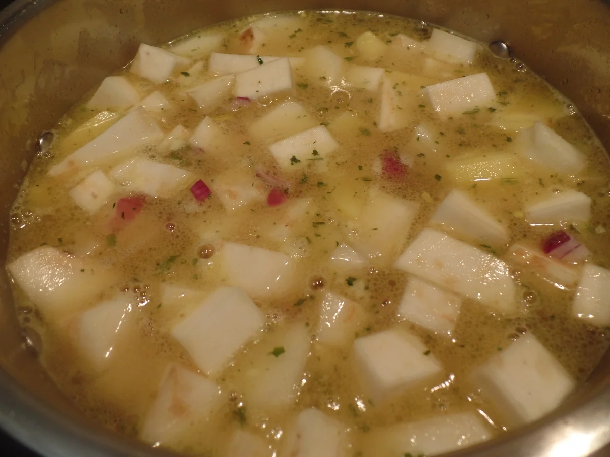 Selleriesuppe mit Birnen und Gorgonzola - Rezept - Bild Nr. 11393