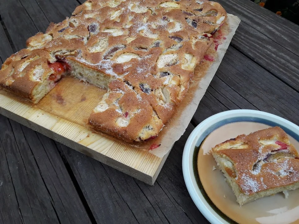 Apfelkuchen mit Pflaumen - Rezept - Bild Nr. 3