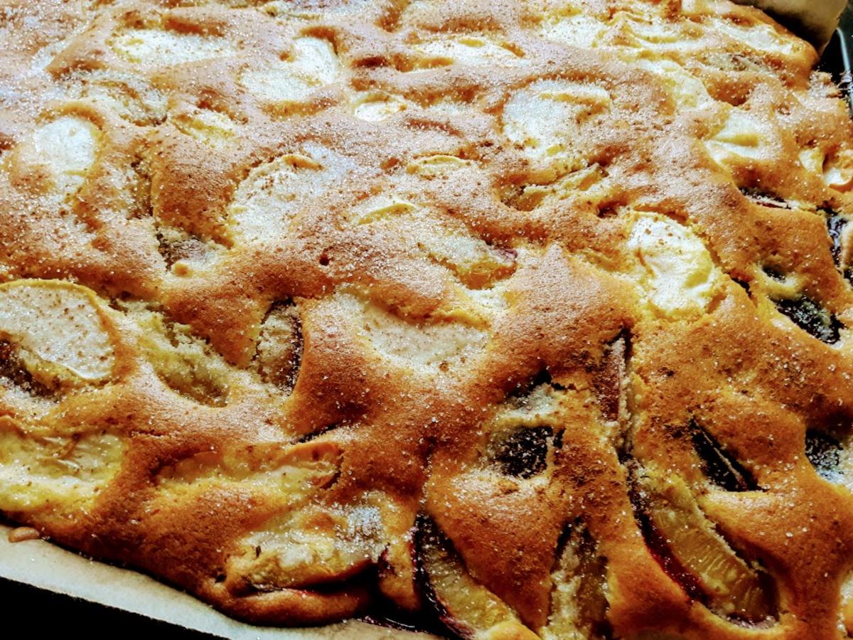 Apfelkuchen mit Pflaumen - Rezept mit Bild - kochbar.de