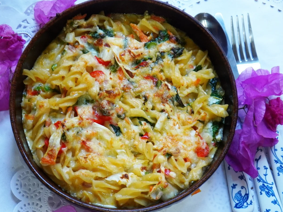 Bunter Fusilli-Auflauf mit würziger Eisauce alla Francesca - Rezept - Bild Nr. 2