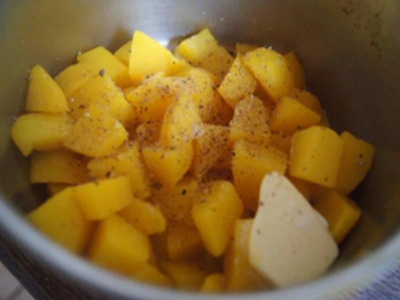 Gebräunter Leberkäse mit Spiegelei, Blumenkohl und Kartoffelstampf - Rezept - Bild Nr. 12