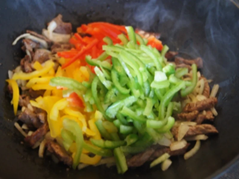 Asia-Paprika-Geschnetzeltes mit Bratreis - Rezept - Bild Nr. 8