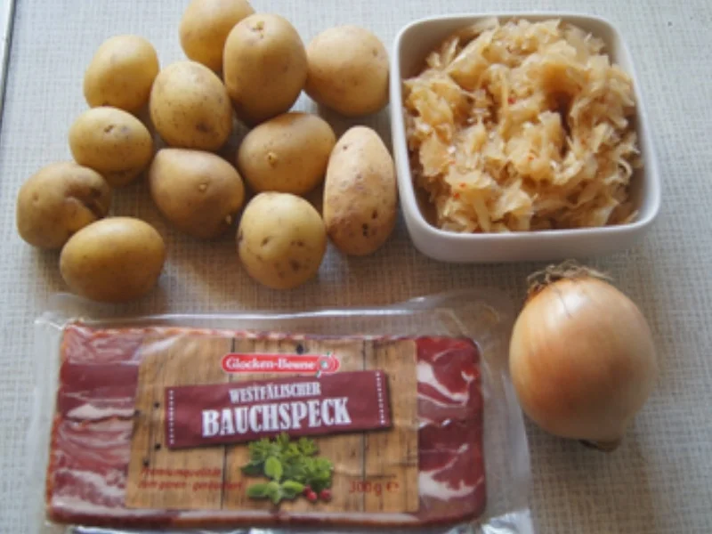 Raucherfleisch mit Sauce, Sauerkraut und Drillingen - Rezept - Bild Nr. 3
