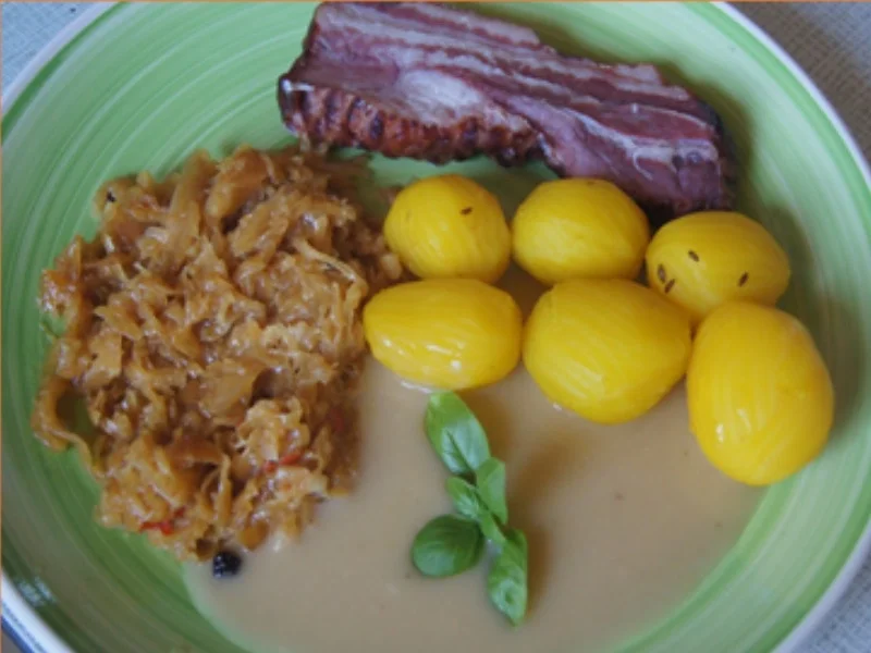 Raucherfleisch mit Sauce, Sauerkraut und Drillingen - Rezept - Bild Nr. 14