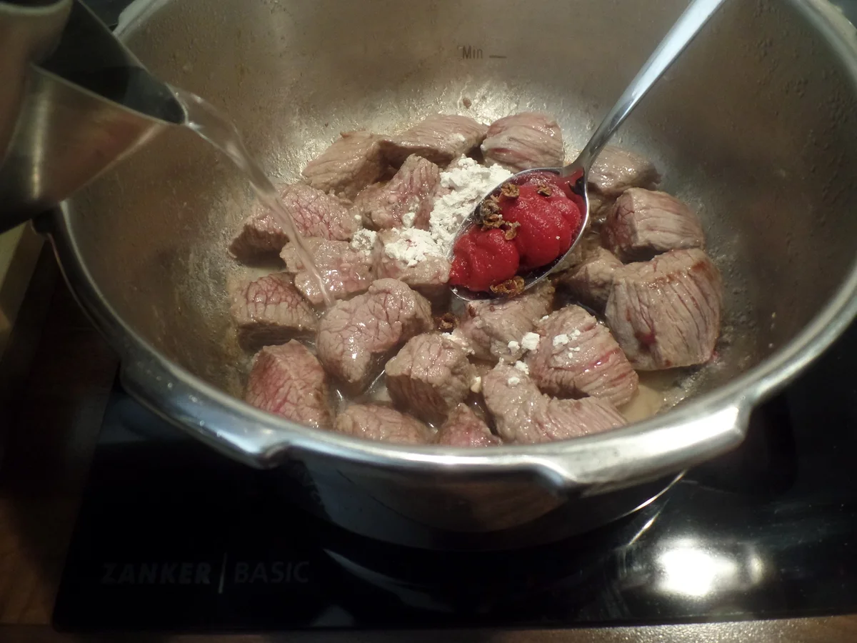 Rezept: Steinpilz-Gulasch mit Spätzle Bild Nr. 11396 Steinpilz-Gulasch mit Spätzle - Rezept - Bild Nr. 11396