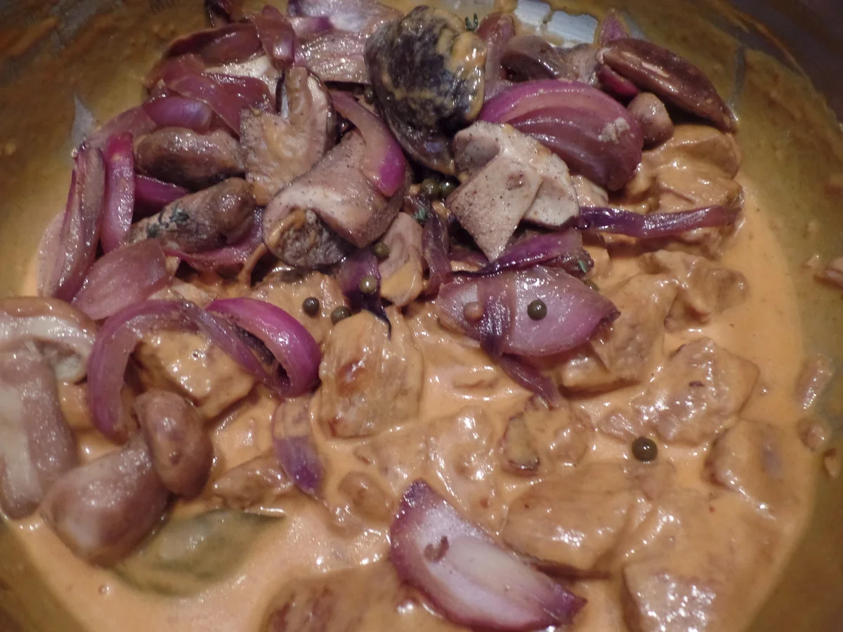 Rezept: Steinpilz-Gulasch mit Spätzle Bild Nr. 11401 Steinpilz-Gulasch mit Spätzle - Rezept - Bild Nr. 11401