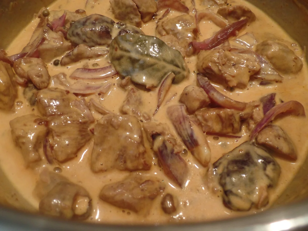 Rezept: Steinpilz-Gulasch mit Spätzle Bild Nr. 11402 Steinpilz-Gulasch mit Spätzle - Rezept - Bild Nr. 11402