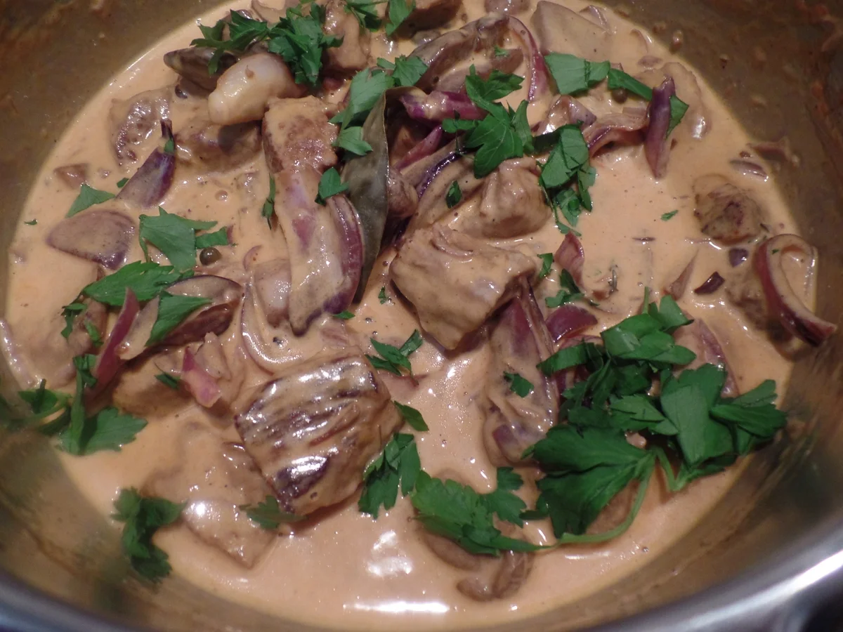 Rezept: Steinpilz-Gulasch mit Spätzle Bild Nr. 11403 Steinpilz-Gulasch mit Spätzle - Rezept - Bild Nr. 11403