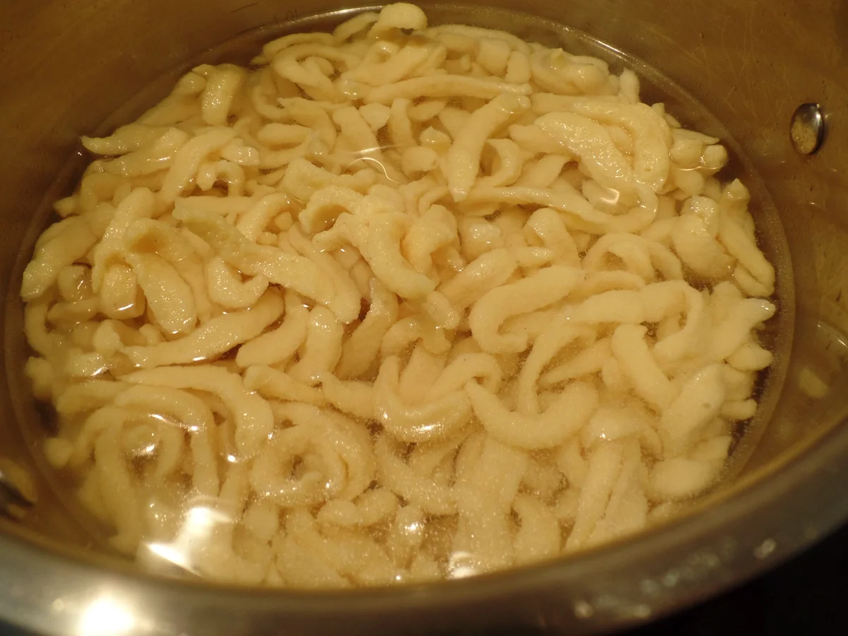 Rezept: Steinpilz-Gulasch mit Spätzle Bild Nr. 11404 Steinpilz-Gulasch mit Spätzle - Rezept - Bild Nr. 11404