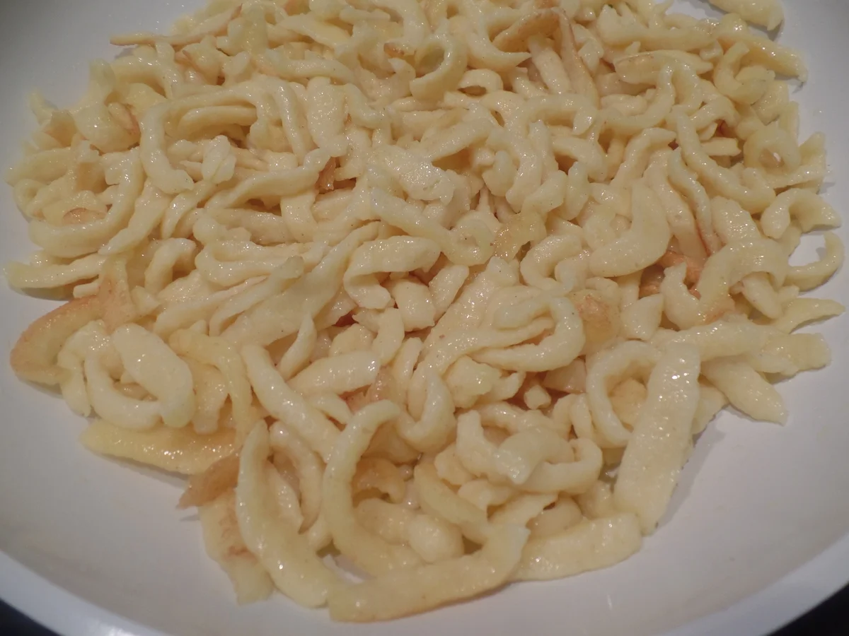 Rezept: Steinpilz-Gulasch mit Spätzle Bild Nr. 11405 Steinpilz-Gulasch mit Spätzle - Rezept - Bild Nr. 11405