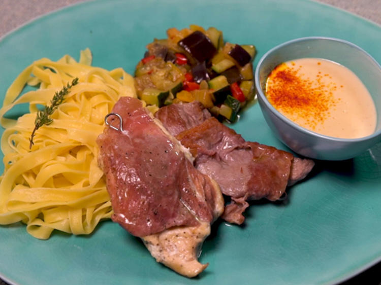 Zweierlei Saltimbocca mit Nudeln, Zitronen Weißwein Soße und ... Zweierlei Saltimbocca mit Nudeln, Zitronen Weißwein Soße und ...