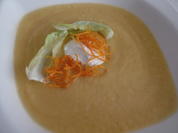 Blumenkohl-Möhrensuppe mit Möhrenstroh und Creme-fraiche Klecks on Top - Rezept - Bild Nr. 11395