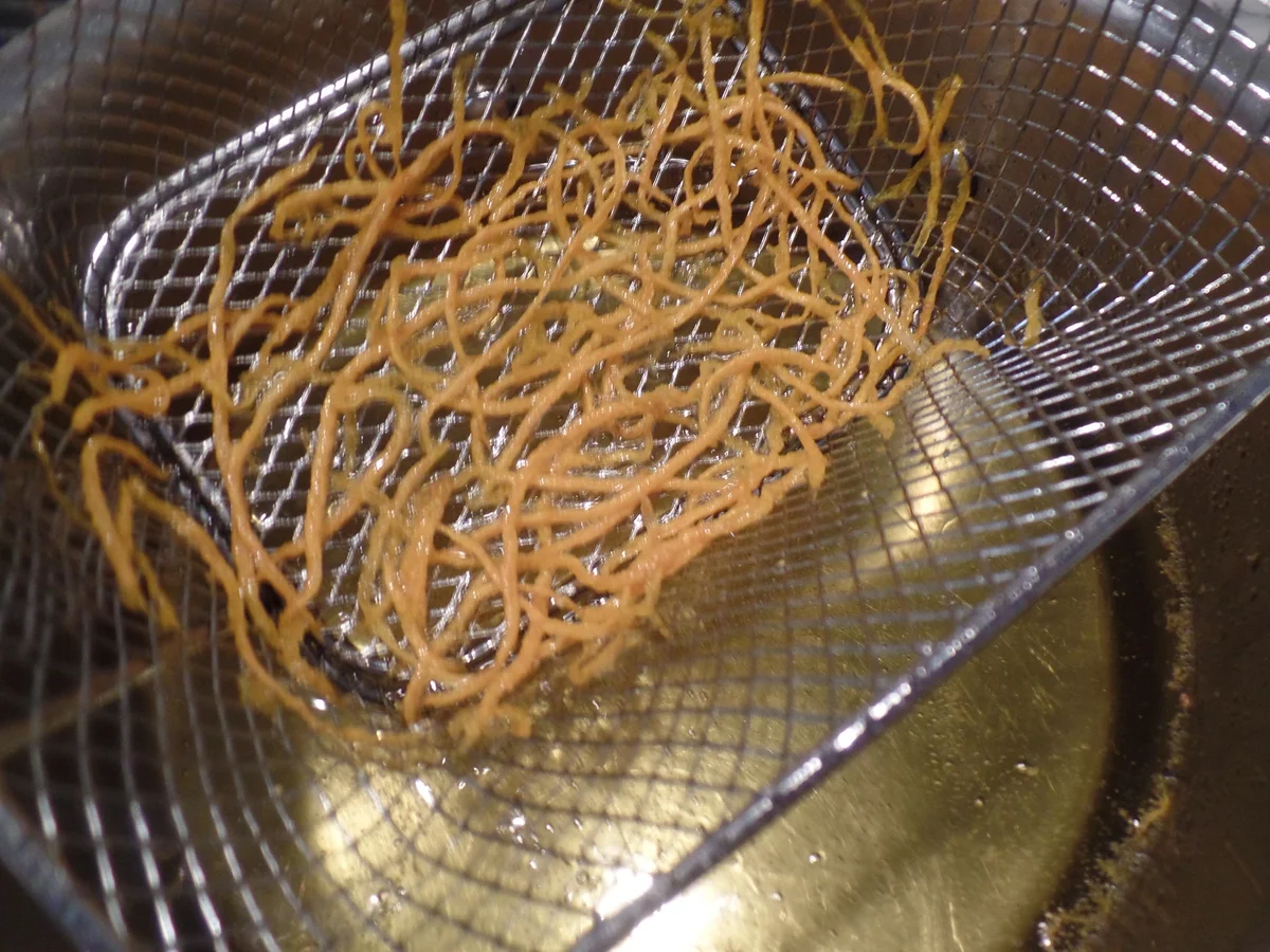 Rezept: Blumenkohl-Möhrensuppe mit Möhrenstroh und Creme-fraiche Klecks on Top Bild Nr. 11401 Blumenkohl-Möhrensuppe mit Möhrenstroh und Creme-fraiche Klecks on Top - Rezept - Bild Nr. 11401