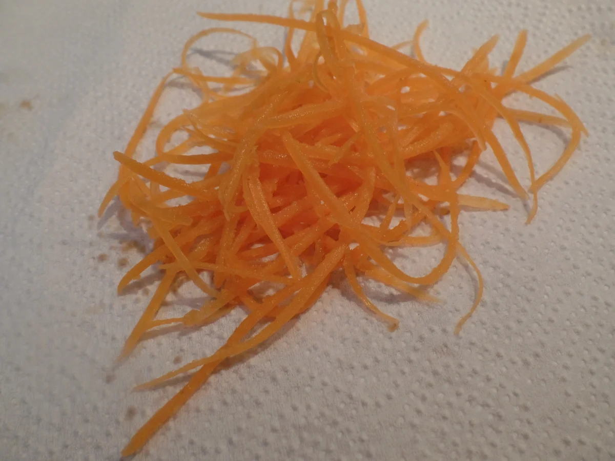 Rezept: Blumenkohl-Möhrensuppe mit Möhrenstroh und Creme-fraiche Klecks on Top Bild Nr. 11402 Blumenkohl-Möhrensuppe mit Möhrenstroh und Creme-fraiche Klecks on Top - Rezept - Bild Nr. 11402